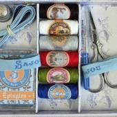 Boîte à couture Sajou petit modèle petites filles brodant