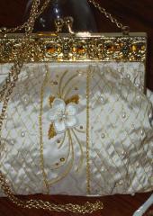 Please click on the image to view more details Alison Cole kits are available from Australian Needle Arts